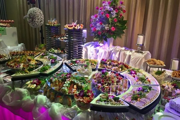 stół szwedzki podczas wesela